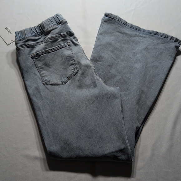 Tricot Blue Flare Wide Leg Jeans with Classic Wash Size 2XL - Picture 5 of 7